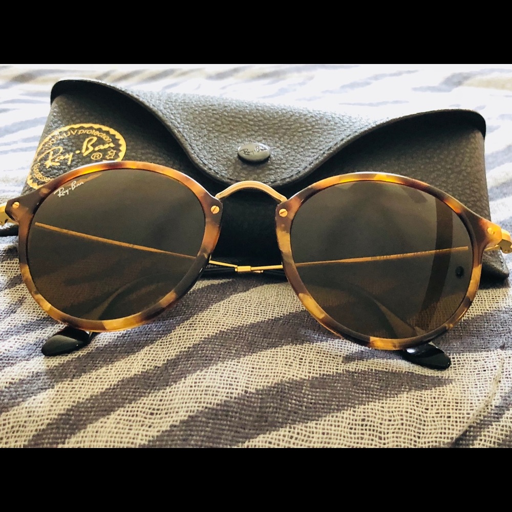 Ray-Ban Round Fleck Sunglasses